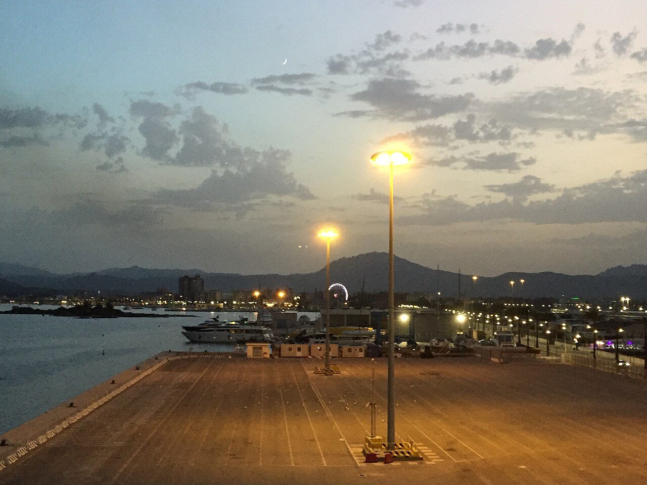 Il porto Isola Bianca di Olbia al tramonto